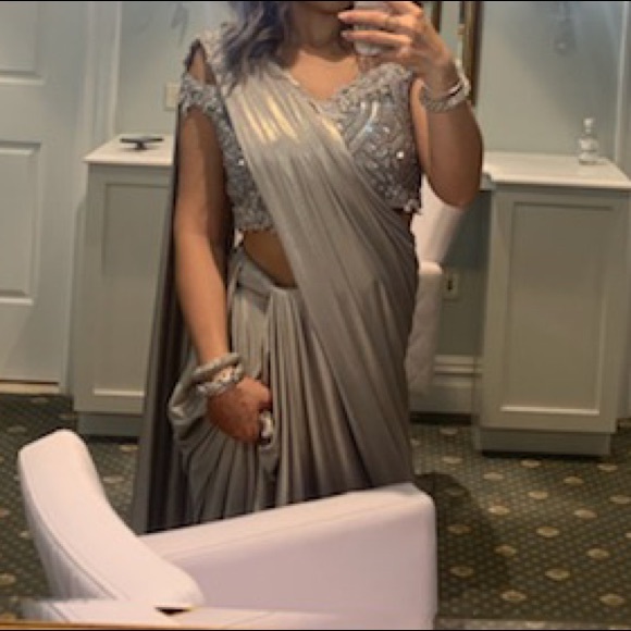 Dresses & Skirts - Intricate Silver / Champagne Sequin Sari